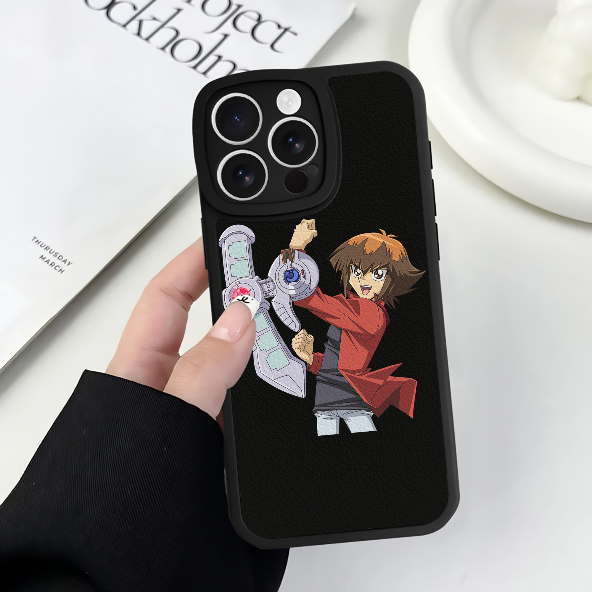 （画像用） 遊☆戯☆王 Yu-Gi-Oh! 【iPhone 16シリーズ対応】シリコンスマホケース（レザー調） 材質：シリコン